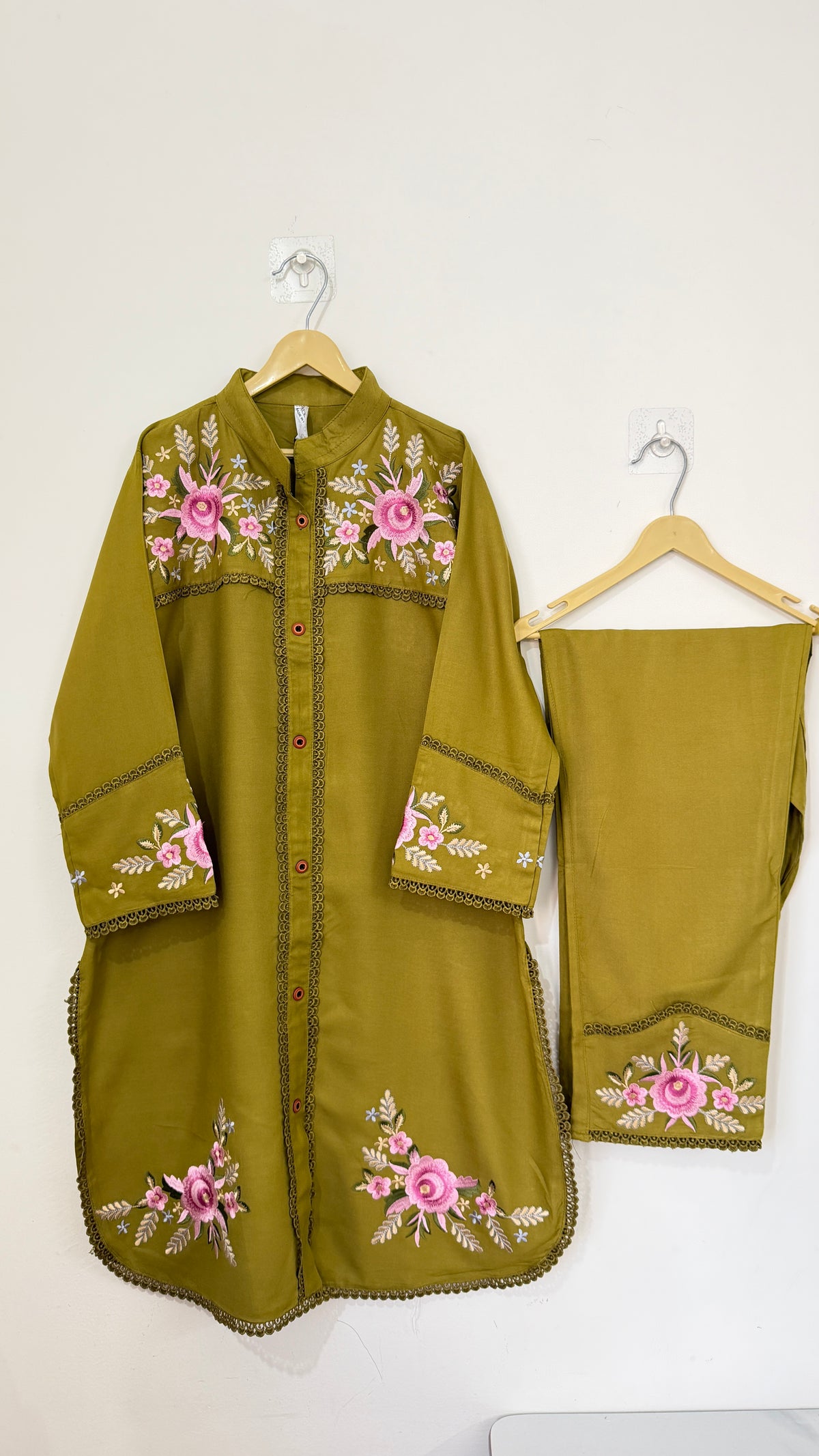 Floral Threadwork Kurta