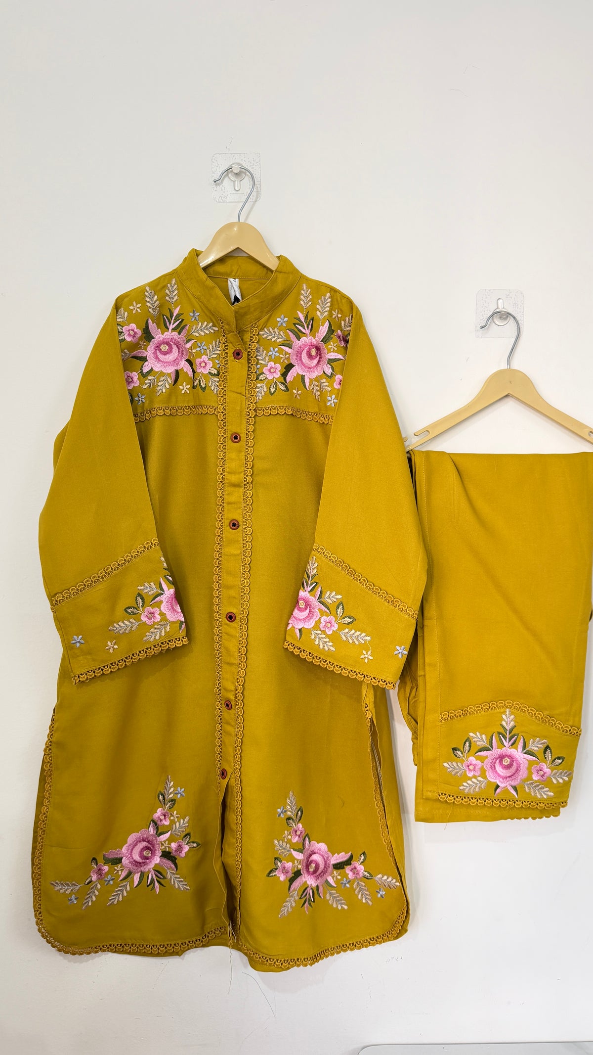Floral Threadwork Kurta